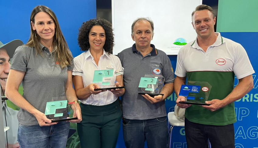Empresários recebem reconhecimento por selo alimentos do Paraná durante Show Rural 2023