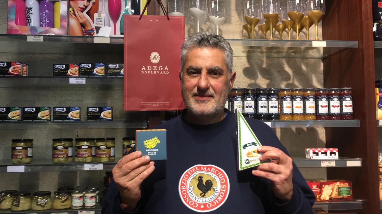 Carlos Feliz disponibiliza produtos com IG nas tr&ecirc;s adegas que possui, em Curitiba