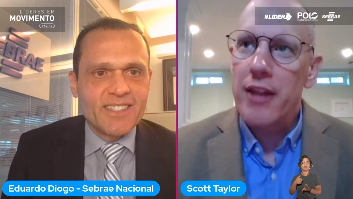 Eduardo Diogo e Scott Taylor no painel "Repensando o que entendemos sobre Lideran&ccedil;a"