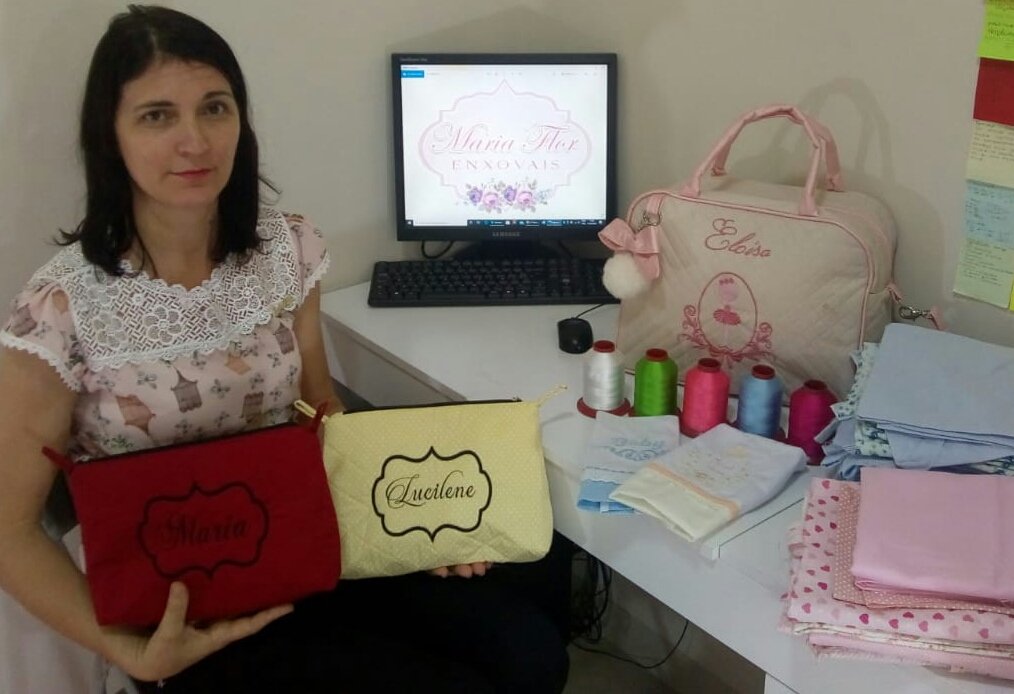 Zel&acirc;ndia da Silveira fabrica enxovais, em Paranava&iacute;