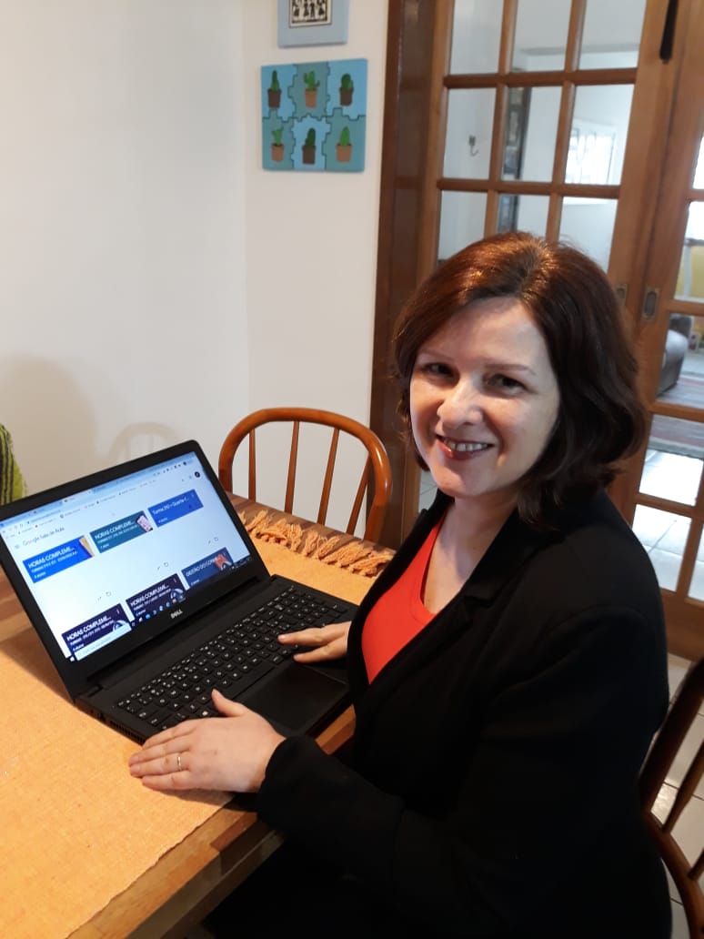 A gestora executiva da ONG, Claudia Rodrigues