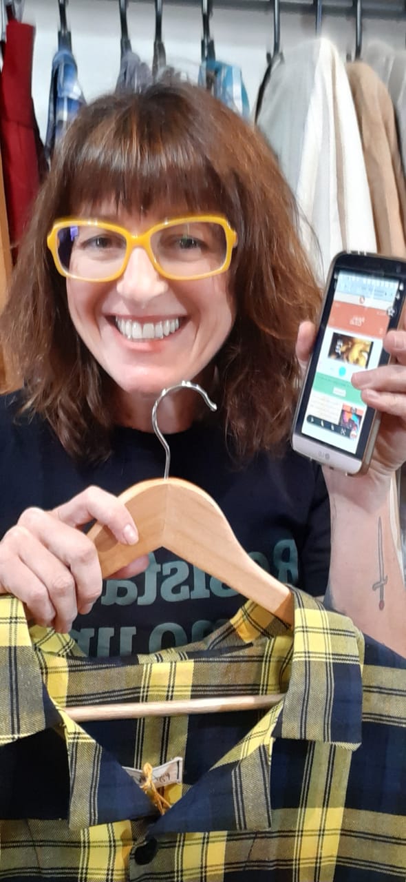 Empres&aacute;ria Lia Perini, da Balaio de Gato Colaborativo e Brech&oacute;, de Curitiba