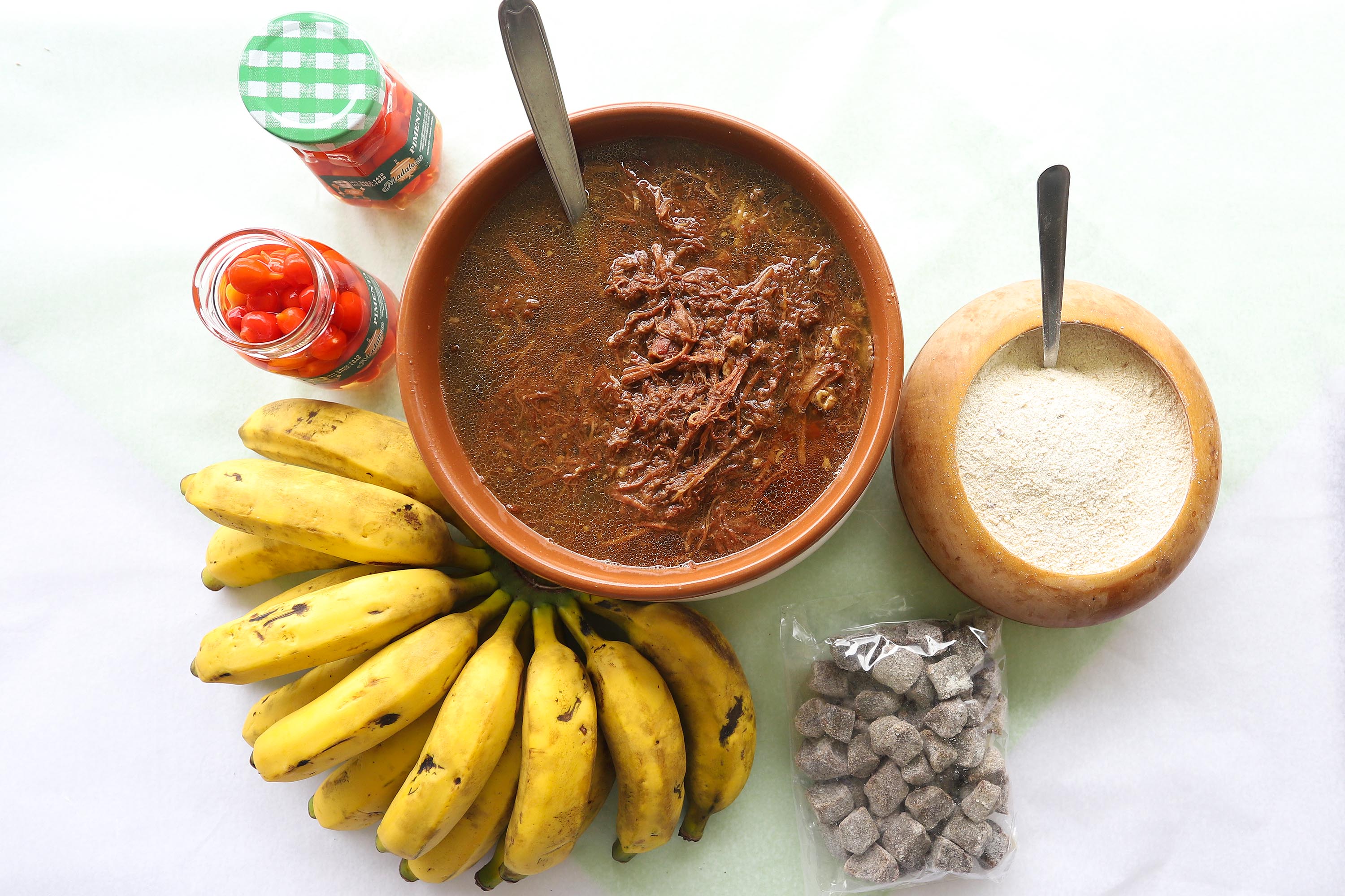 As balas de banana de Antonina, o barreado e a farinha de mandioca do Litoral estão buscando a IG