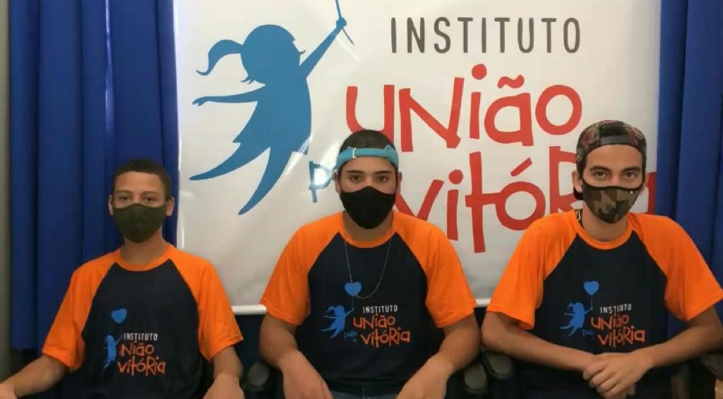 Miguel, Guilherme e Gabriel criaram uma empresa de manuten&ccedil;&atilde;o de computadores, servi&ccedil;o que n&atilde;o existe no bairro onde moram