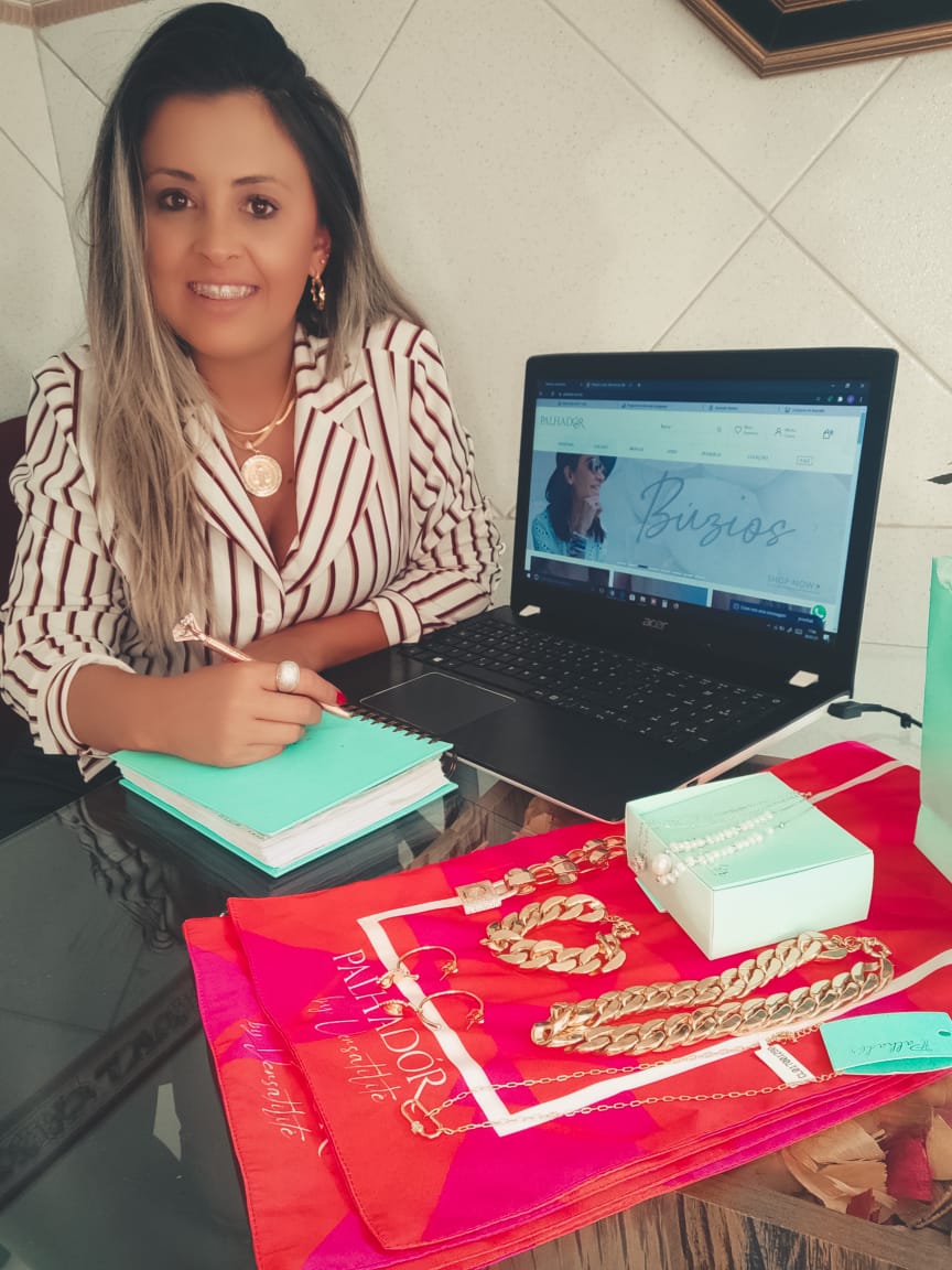 Claudia Tatiane Moura &lsquo;alimenta&rsquo; diariamente suas redes sociais para se conectar com os clientes 