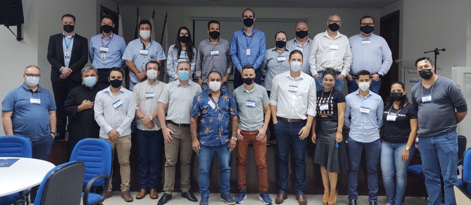 Agentes públicos e representantes da sociedade civil de 13 municípios do Vale do Ivaí planejam ações para melhorar o ambiente de negócios no território