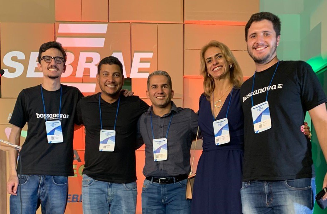 Ao centro, Juliano Chiapin, da Smartcon, com integrantes do Sebrae e Bossa Nova