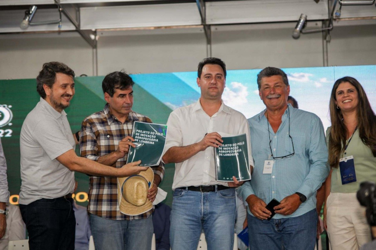 Fernando Moraes, Marcelo Belinati, Ratinho Junior, Antonio Sampaio e Daiana Bisognin no lan&ccedil;amento do projeto
